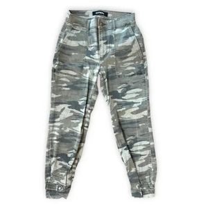 EXPRESS Camo Joggers Express Army High Rise Stretchy Joggers Size 4 Camo…